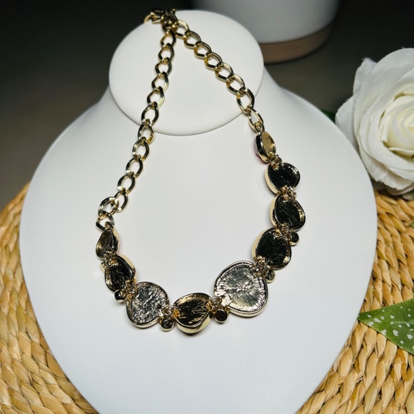 Glamorous Deep Red Colored Faceted Cabochon and Crystal Fashion Necklace - Picture 13 of 14